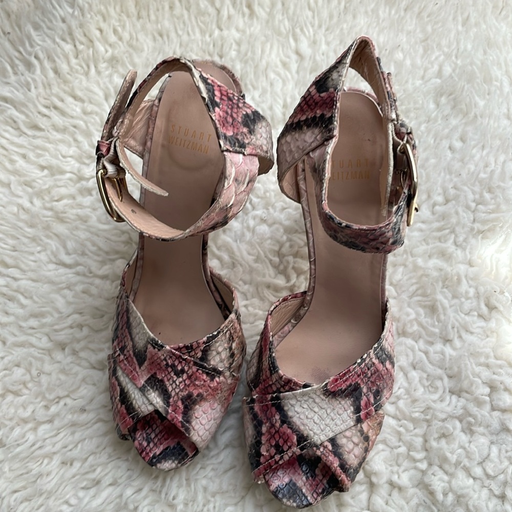 Stuart Weitzman Soliesse Snakeskin Sandal Platforms. Used in good condition.Sz 9